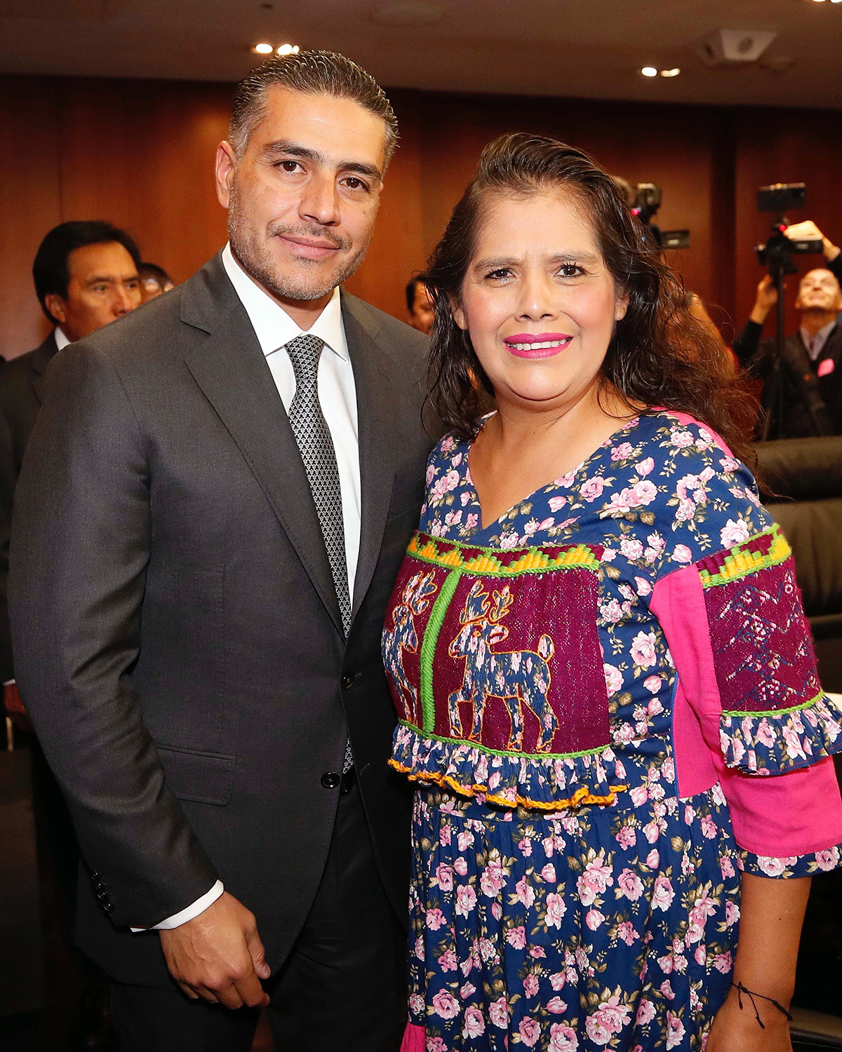 Laura Estrada con representantes